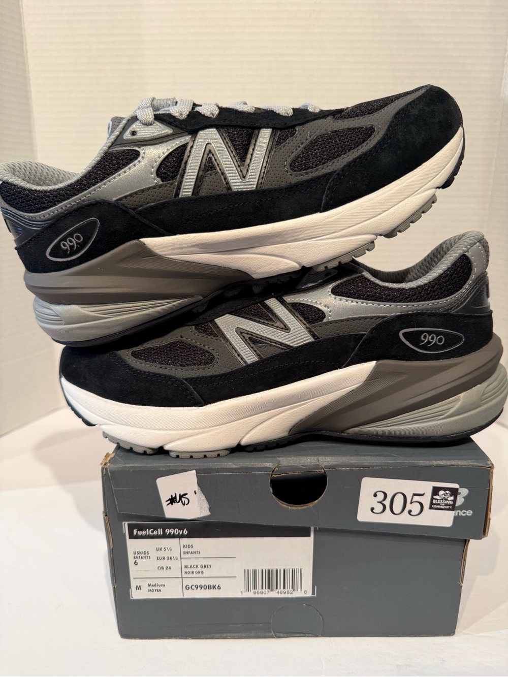 New Balance Fuelcell 990V6 Black and Gray 990v6 Athletic Sneakers size 6M/7.5W